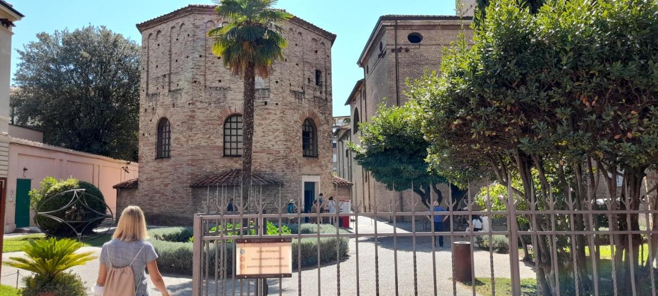 Corte Cavour. Una Mansarda Nel Cuore Della Citta Равенна Экстерьер фото