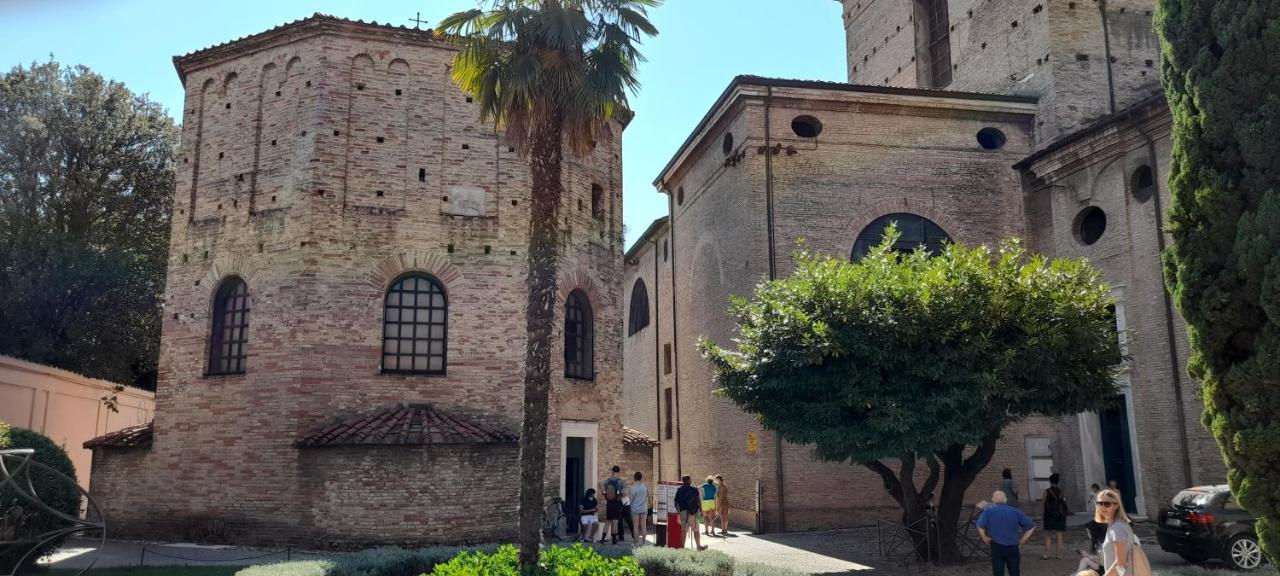 Corte Cavour. Una Mansarda Nel Cuore Della Citta Равенна Экстерьер фото